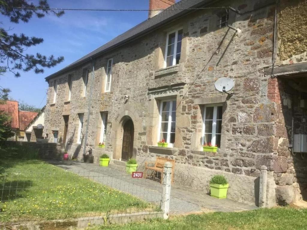 La Petellerie, Avec Piscine Pour Un Sejour Detente * Moyon
